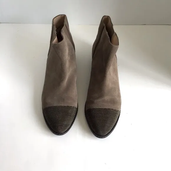 Joe’s Jeans Metal Chain Cap Toe Suede Ankle Boots. Size 10