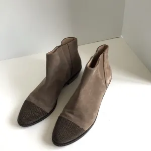 Joe’s Jeans Metal Chain Cap Toe Suede Ankle Boots. Size 10