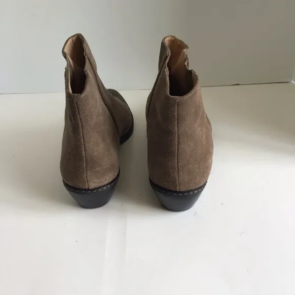 Joe’s Jeans Metal Chain Cap Toe Suede Ankle Boots. Size 10