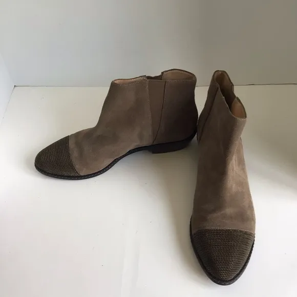 Joe’s Jeans Metal Chain Cap Toe Suede Ankle Boots. Size 10
