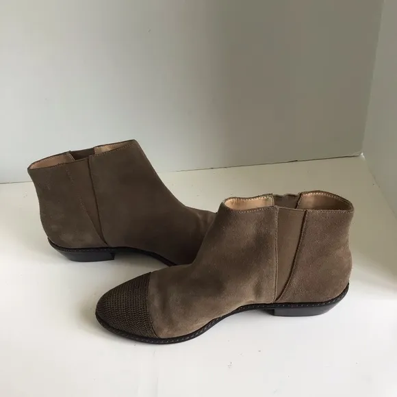 Joe’s Jeans Metal Chain Cap Toe Suede Ankle Boots. Size 10