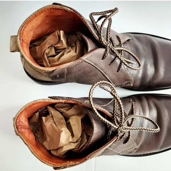 Johnston &amp; Murphy Smooth Brown Leather Lace-Up Boots With Suede Heels, Size 10.5