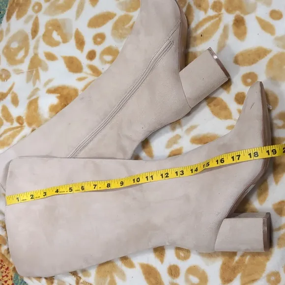 JOURNEE..Cream Knee-High Heeled Boots with Chunky Heel