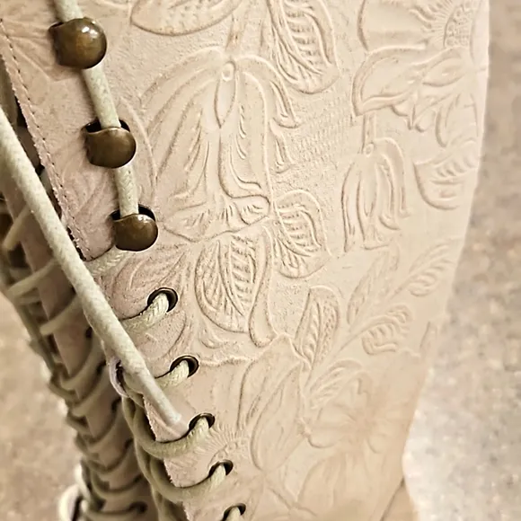 Joyfolie Indy Suede Floral Texture Lace up youth Boots size 2 New W/No Box