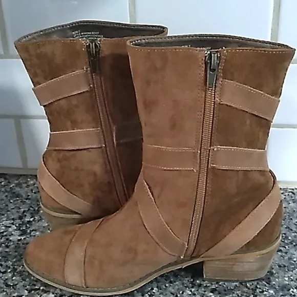 Joyfolie Winona Leather Suede Buckle Strappy Ankle Boots. Size 7