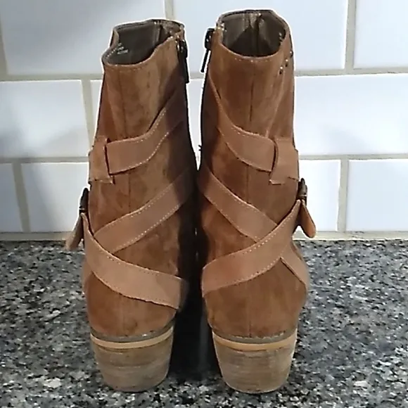 Joyfolie Winona Leather Suede Buckle Strappy Ankle Boots. Size 7