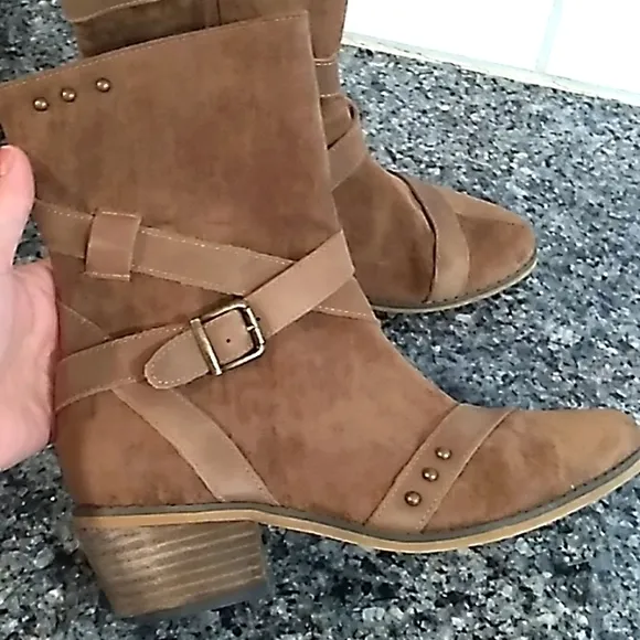 Joyfolie Winona Leather Suede Buckle Strappy Ankle Boots. Size 7