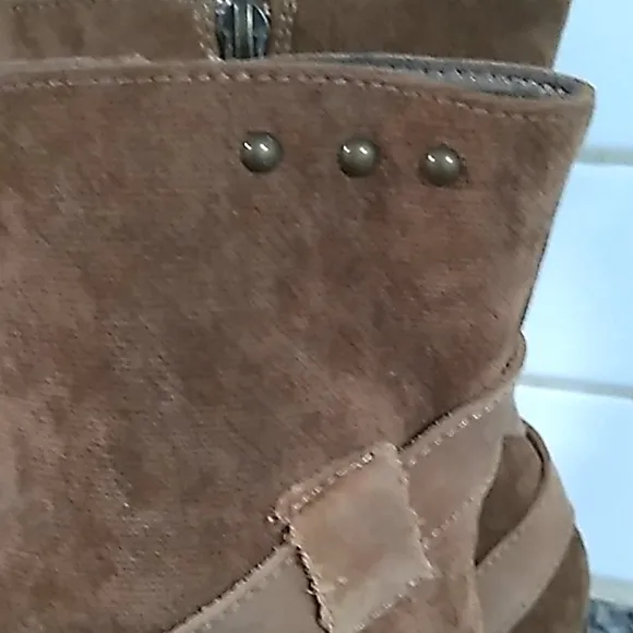 Joyfolie Winona Leather Suede Buckle Strappy Ankle Boots. Size 7
