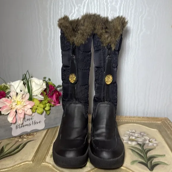 Juicy Couture Snow Flurry Faux Fur Lined Quilted Winter Wedge Zip Up Boots Sz 8