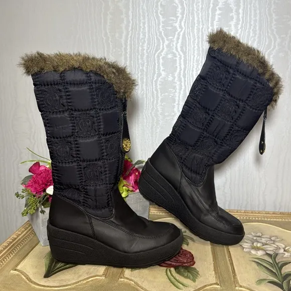 Juicy Couture Snow Flurry Faux Fur Lined Quilted Winter Wedge Zip Up Boots Sz 8