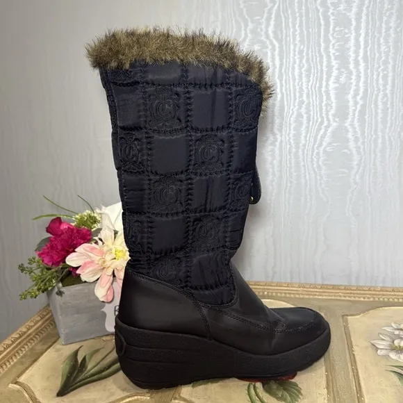 Juicy Couture Snow Flurry Faux Fur Lined Quilted Winter Wedge Zip Up Boots Sz 8