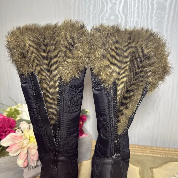 Juicy Couture Snow Flurry Faux Fur Lined Quilted Winter Wedge Zip Up Boots Sz 8