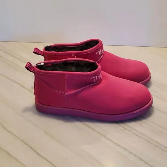 Juicy Kerri Furry Pink Boots Size 7