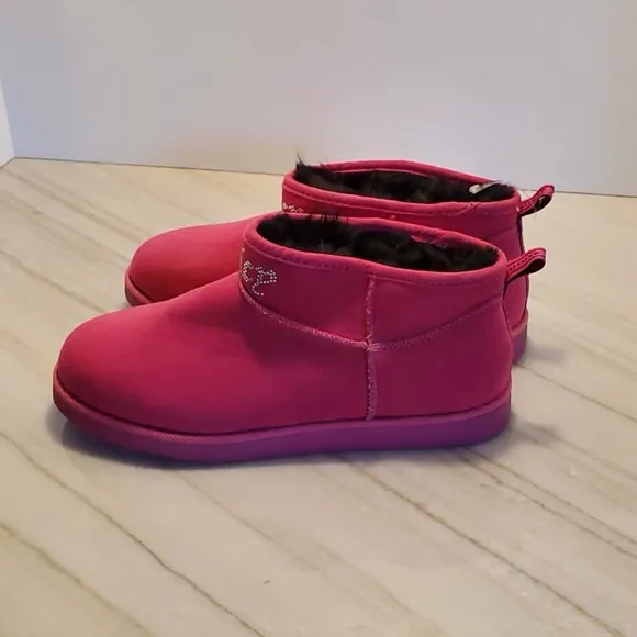 Juicy Kerri Furry Pink Boots Size 7