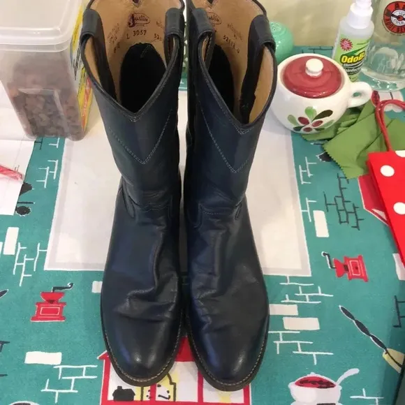 Justin leather cowboy boots.  Dark blue with light blue stitching. Size 5B