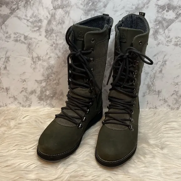 Kamik Ariel Waterproof Boot in Charcoal, Size 6