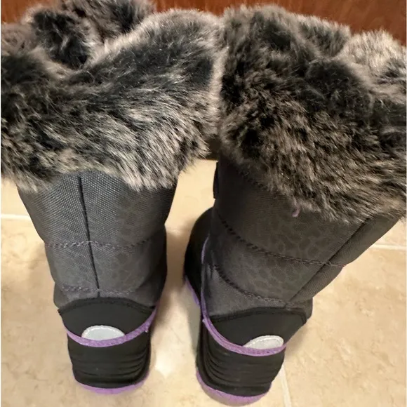 Kamik. snowgypsy boots, size 10