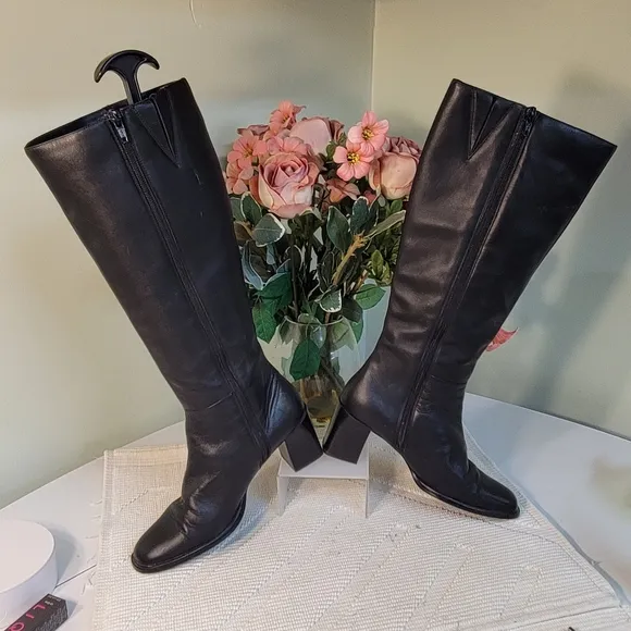 KAREN SCOTT GENUINE LEATHER CHUNKY HEEL BOOTS Zipper and elastic insert in calf