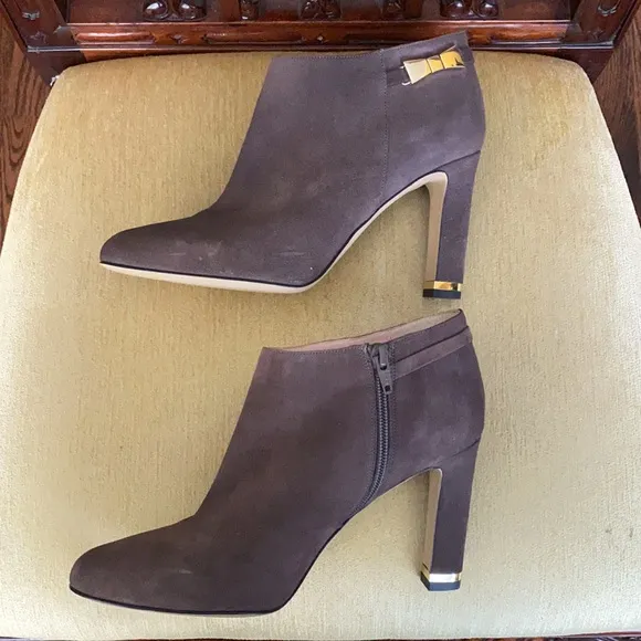 Kate Spade Aldaz suede gold bow ankle boots NWOB size 9