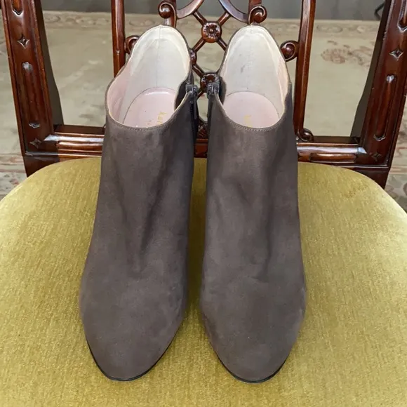 Kate Spade Aldaz suede gold bow ankle boots NWOB size 9
