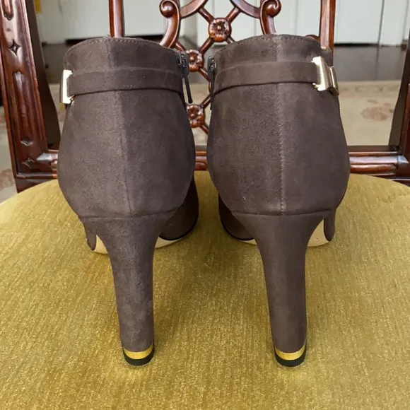 Kate Spade Aldaz suede gold bow ankle boots NWOB size 9