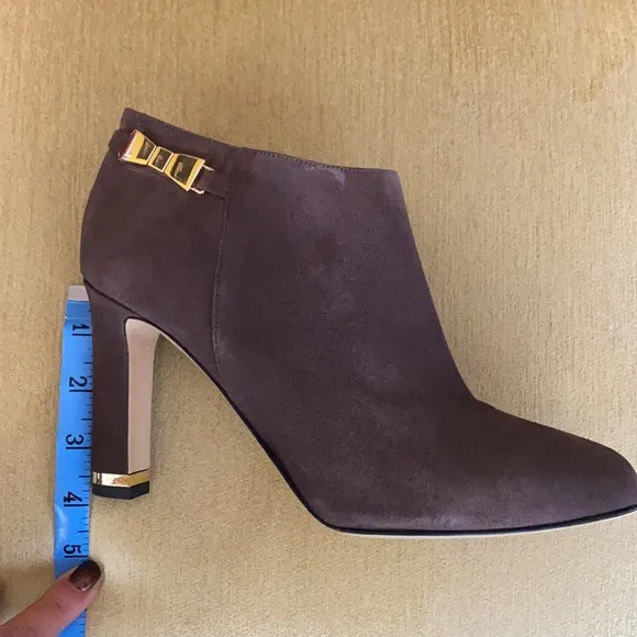 Kate Spade Aldaz suede gold bow ankle boots NWOB size 9
