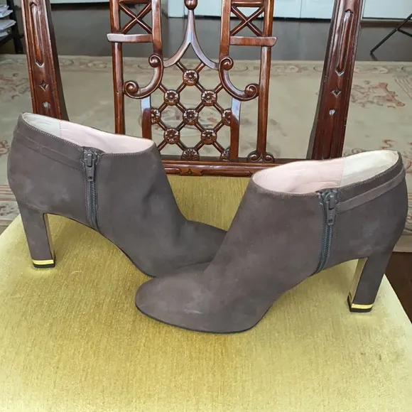Kate Spade Aldaz suede gold bow ankle boots NWOB size 9