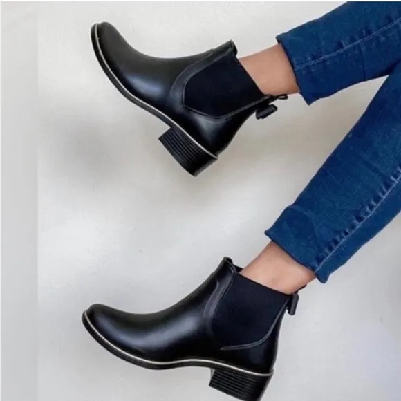 KATE SPADE SOLSTICE ANKLE RAIN BOOTS BLACK WITH GOLD DETAIL SIZE 7 NWOT