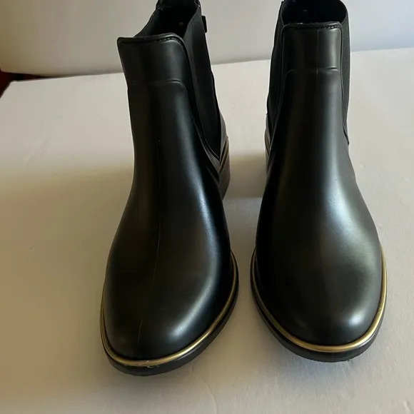 KATE SPADE SOLSTICE ANKLE RAIN BOOTS BLACK WITH GOLD DETAIL SIZE 7 NWOT