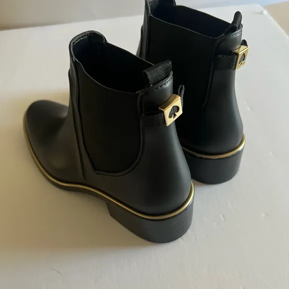 KATE SPADE SOLSTICE ANKLE RAIN BOOTS BLACK WITH GOLD DETAIL SIZE 7 NWOT