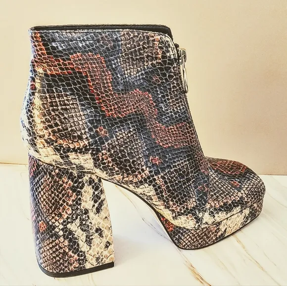 Katy Perry &quot;The Uplift Bootie&quot; Snake Print Ankle Boots - Size 9 NWOB
