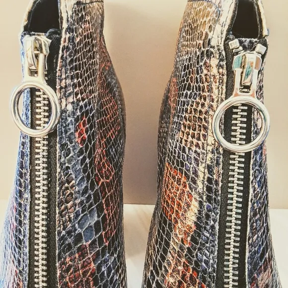 Katy Perry &quot;The Uplift Bootie&quot; Snake Print Ankle Boots - Size 9 NWOB