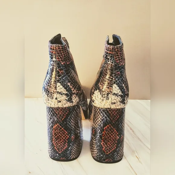 Katy Perry &quot;The Uplift Bootie&quot; Snake Print Ankle Boots - Size 9 NWOB