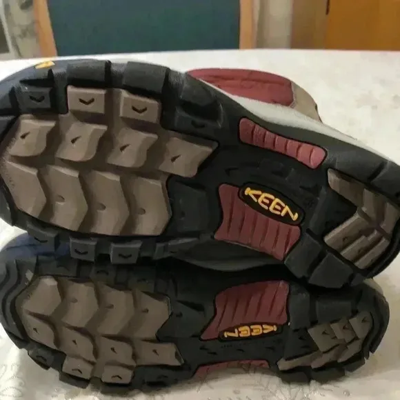 Keen Vail insulated waterproof lace up boots
