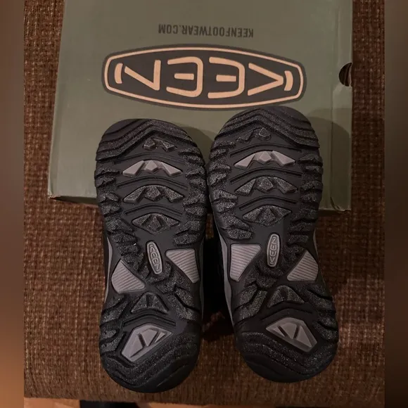 KEEN youth Puffrider Waterproof Boots