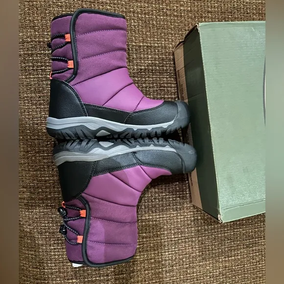 KEEN youth Puffrider Waterproof Boots