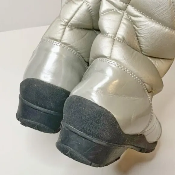 Khombu Silver Metallic Lace Up Nylon Angel Snow Moon Faux Fur Lined Boots