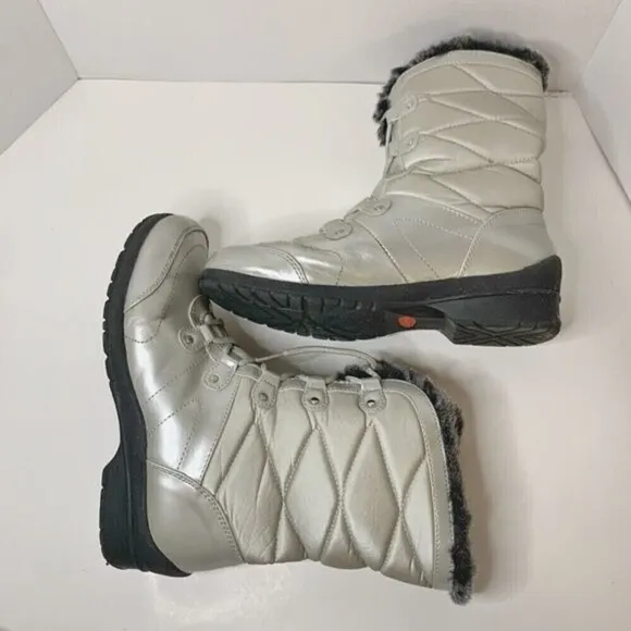 Khombu Silver Metallic Lace Up Nylon Angel Snow Moon Faux Fur Lined Boots