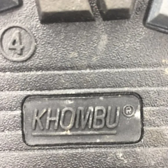 KHOMBU snow tracker girl's size 4 snow boots.