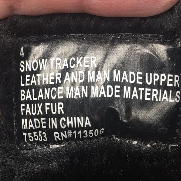KHOMBU snow tracker girl's size 4 snow boots.