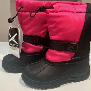 Kids snow boots size 13 brand new