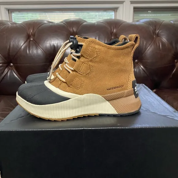 Kids Sorel Youth Out N About Classic WP SZ 1 Brand New/Never Worn Camel/SeaSalt