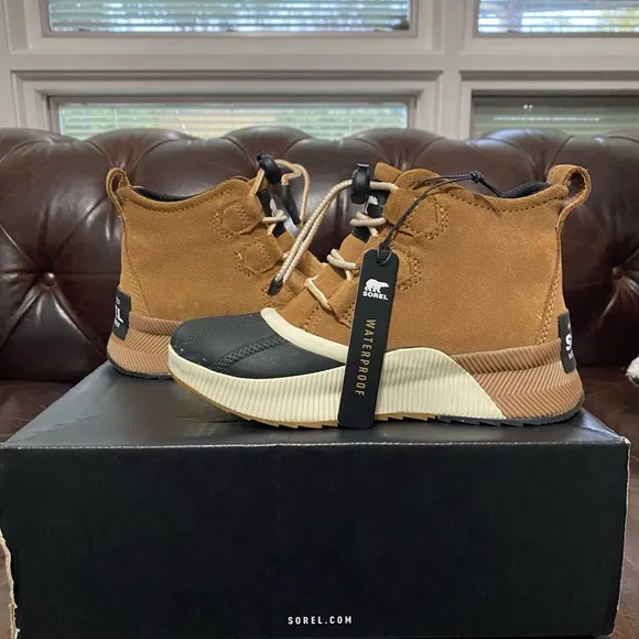 Kids Sorel Youth Out N About Classic WP SZ 1 Brand New/Never Worn Camel/SeaSalt