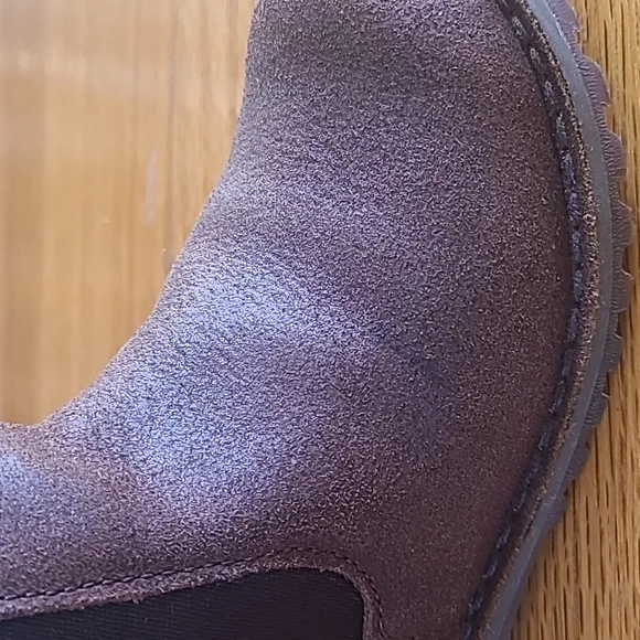 Kid's UGG Callum Suede boots in Brown; Size 8