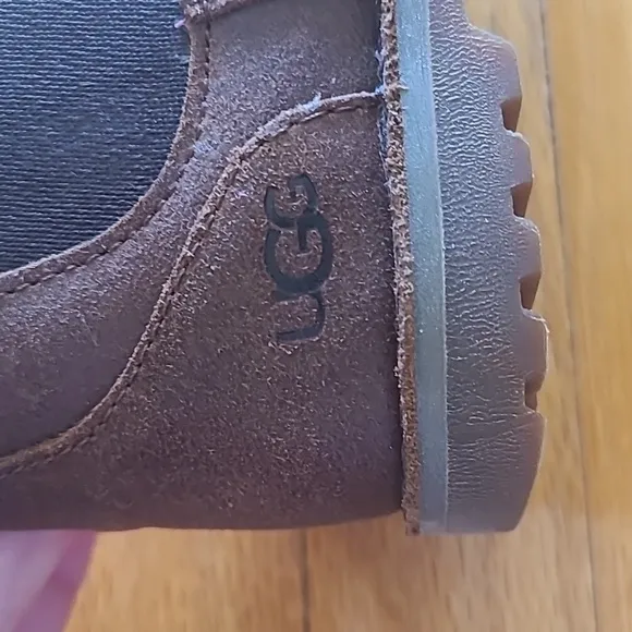 Kid's UGG Callum Suede boots in Brown; Size 8