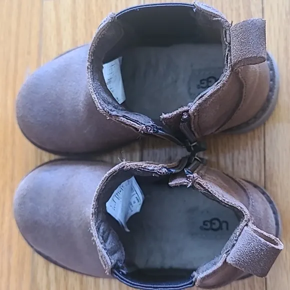 Kid's UGG Callum Suede boots in Brown; Size 8