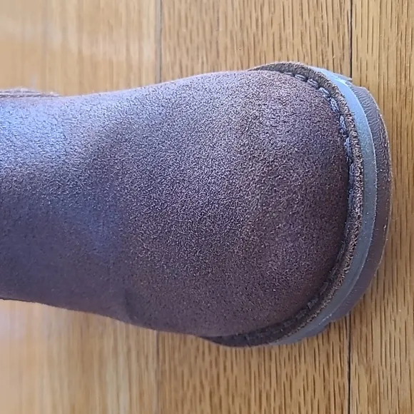 Kid's UGG Callum Suede boots in Brown; Size 8