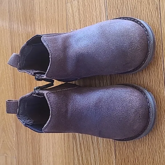 Kid's UGG Callum Suede boots in Brown; Size 8