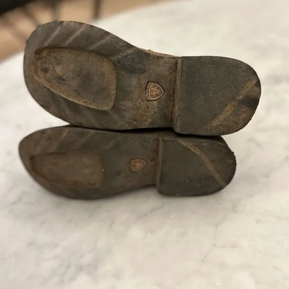 KIDS ARIAT BOOTS SIZE 3