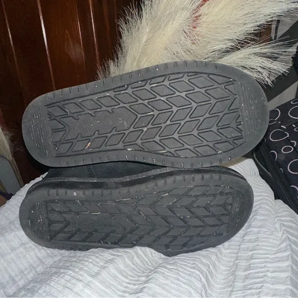 Koolaburra by UGG Black Suede Boots